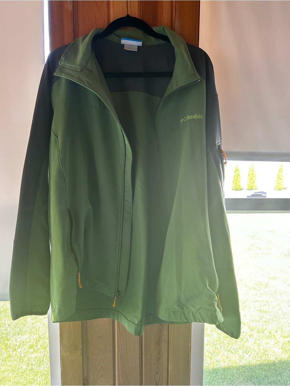 Columbia Green Softshell Jacket with Gray Lining